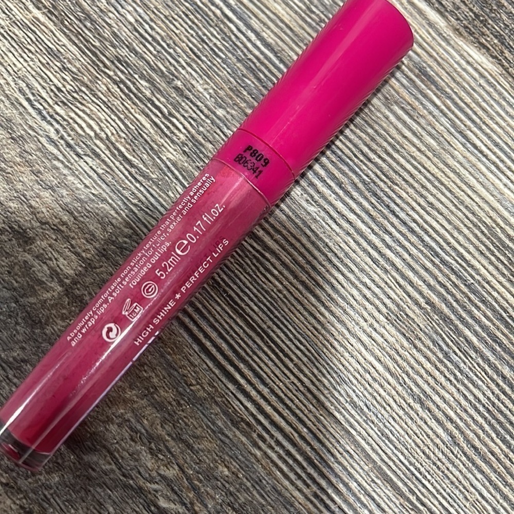 Lip gloss - Picture 3 of 3